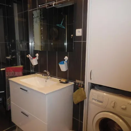 F2 Avec Balcon Et Parking à Amélie-les-bains, Idéal Pour 4 Personnes - Fr-1-703-78 Apartamento